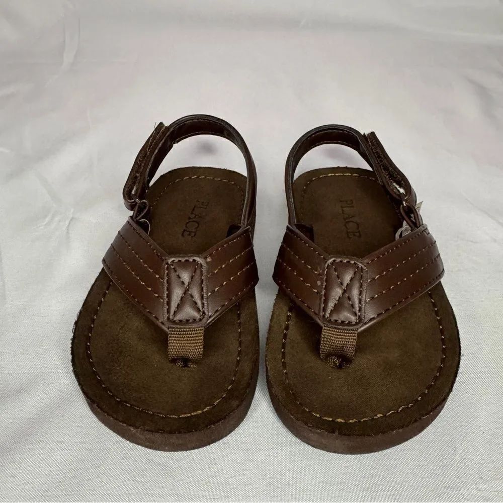 Toddler faux leather sandals size 6/7